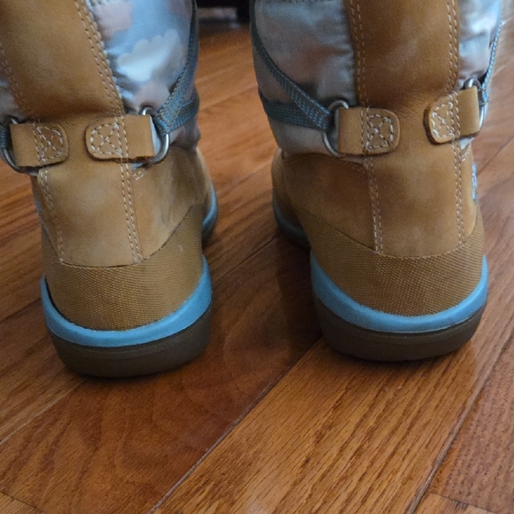 Timberland Tan and Light Blue Women's Winter Boots - Picture 7 of 11